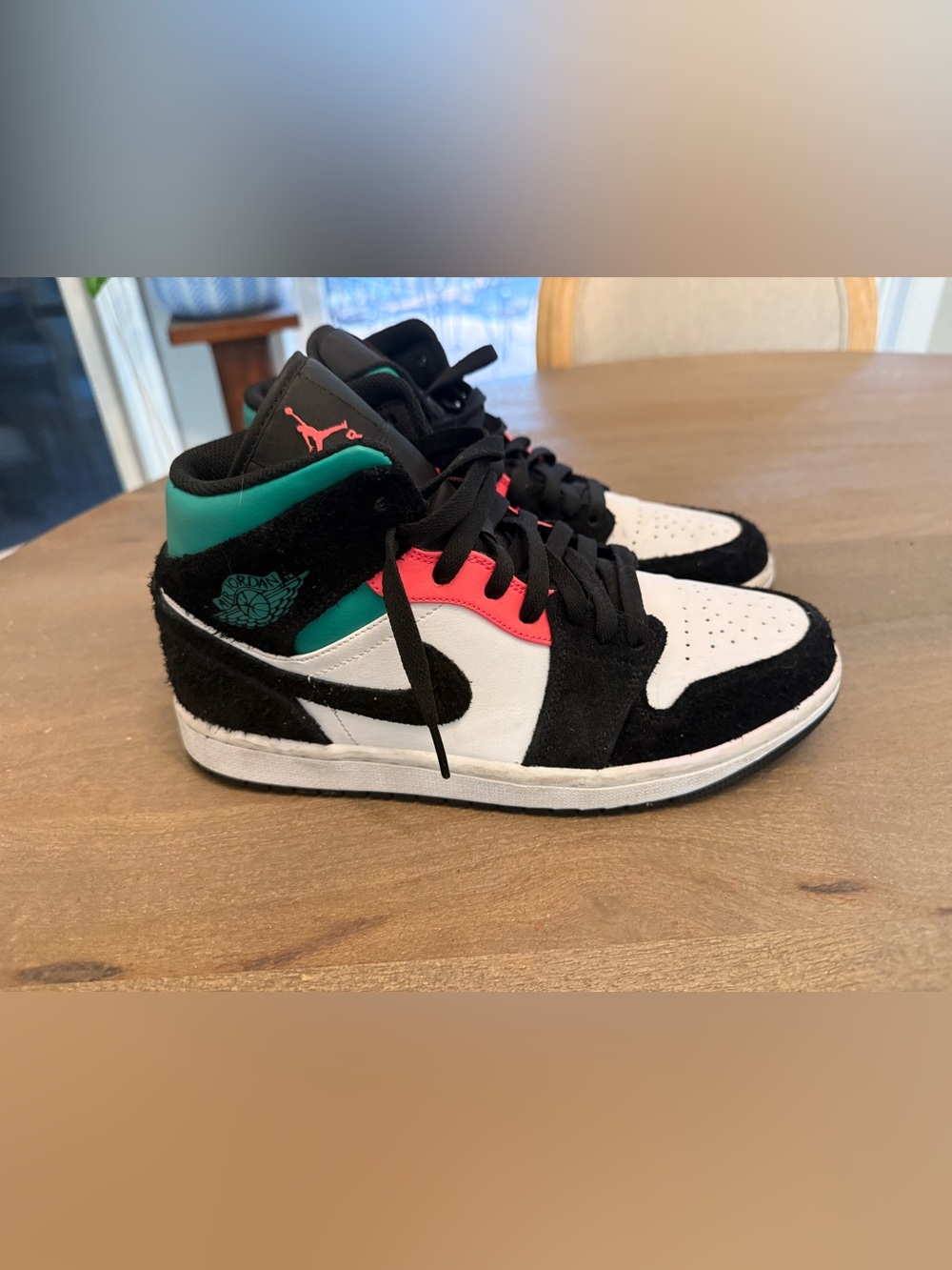 Air Jordan 1 Mid SE South Beach Sneakers Size 8Y / Men’s 8 / Women’s 9.5